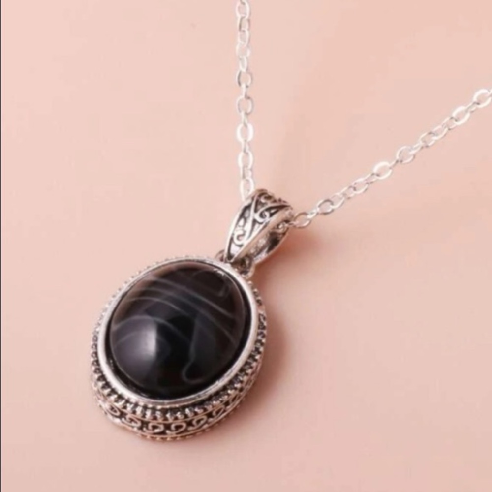 🆕 Black & silver necklace!!!   Brand New!!!